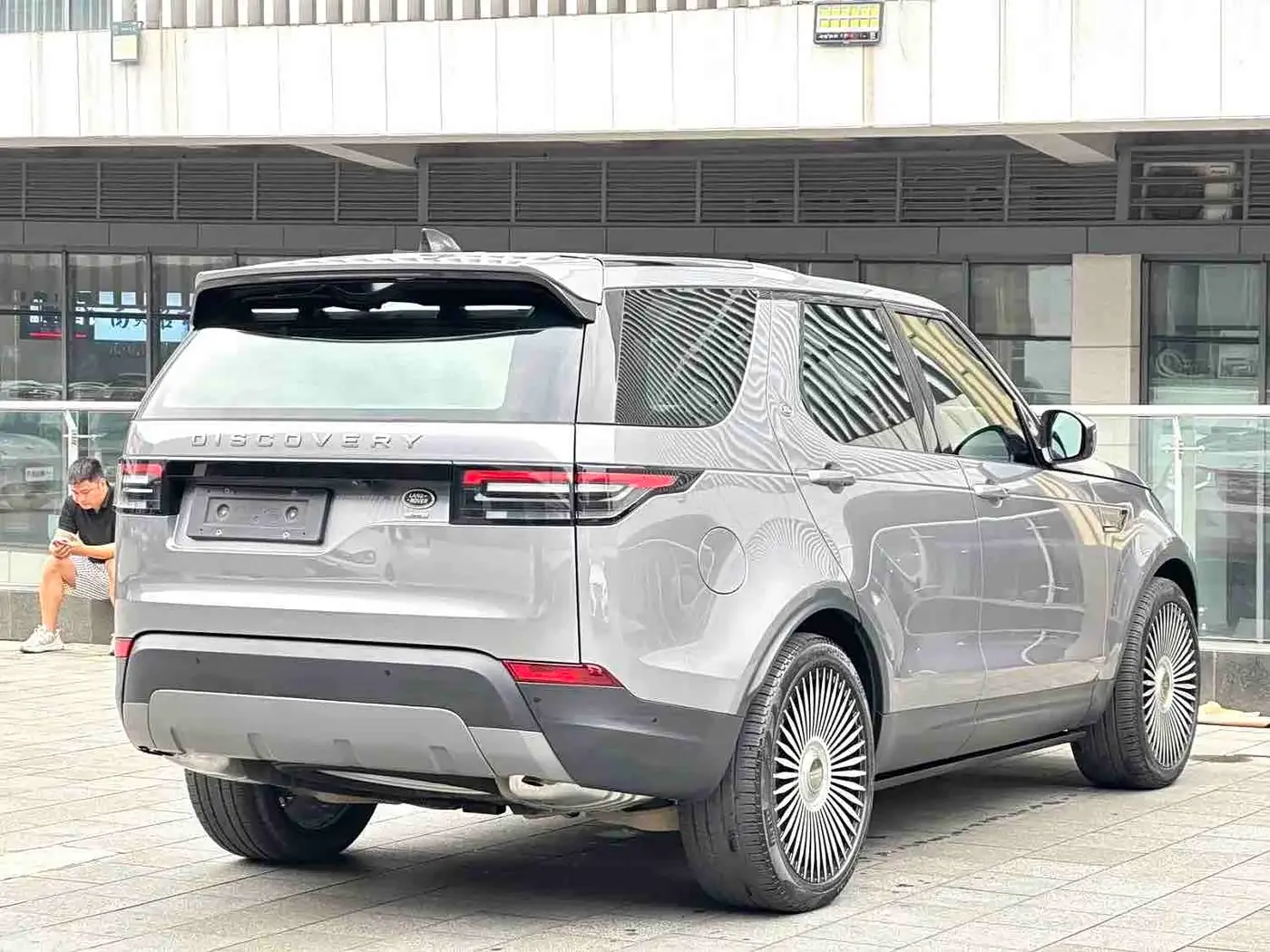 Land Rover Discovery 2020 — Фото 9/9