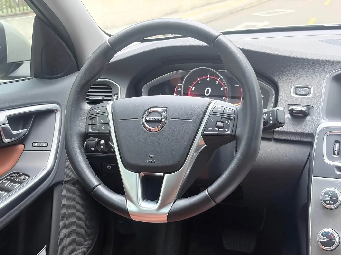 Volvo S60 2019 — Фото 13/20