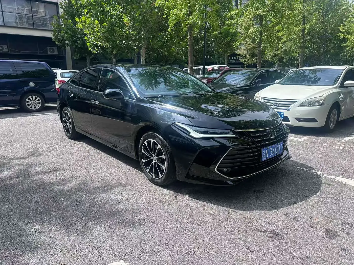 Toyota Avalon 2023 — Фото 2/9