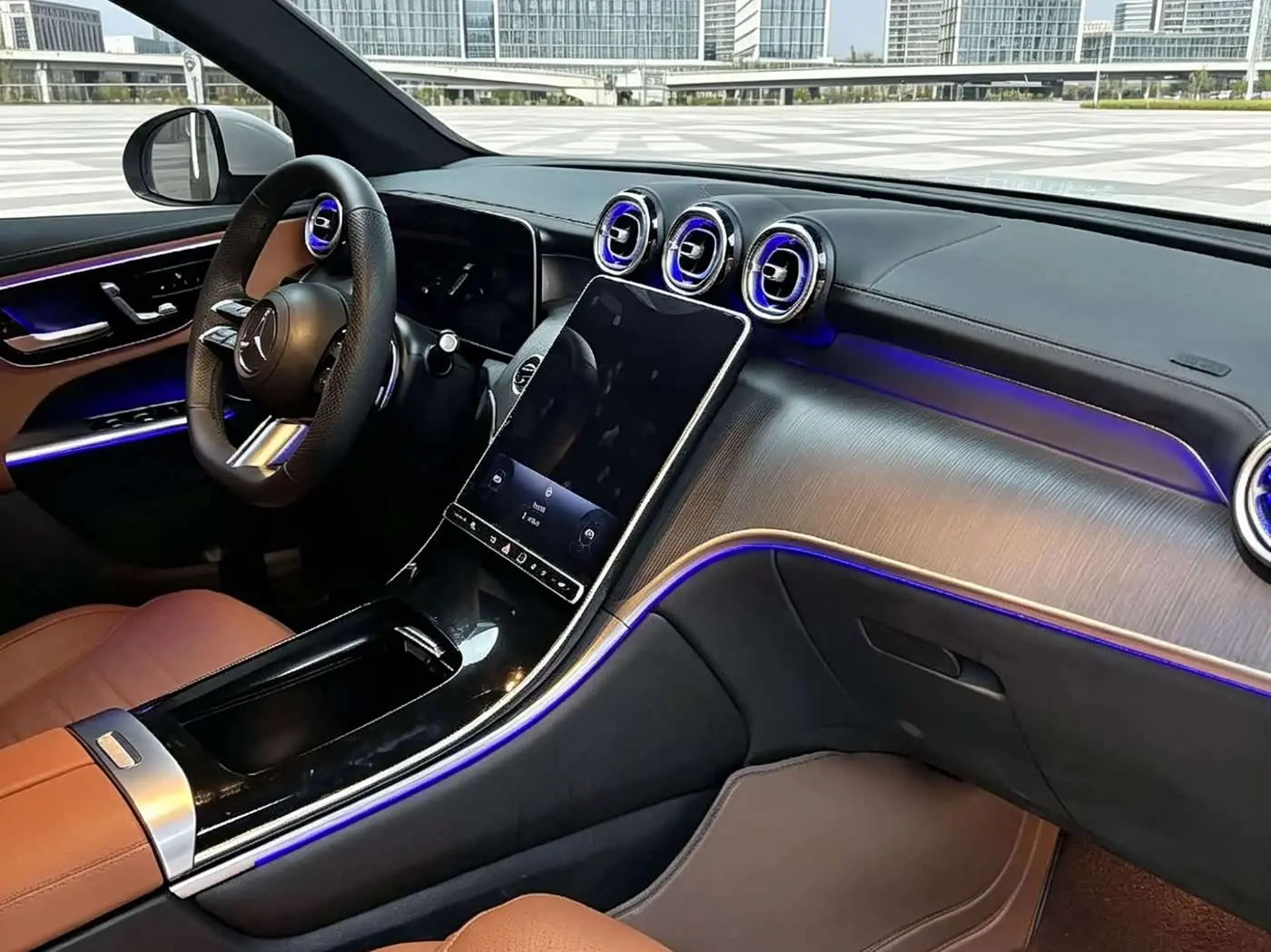 Mercedes-Benz GLC 2023 — Photo 7/10