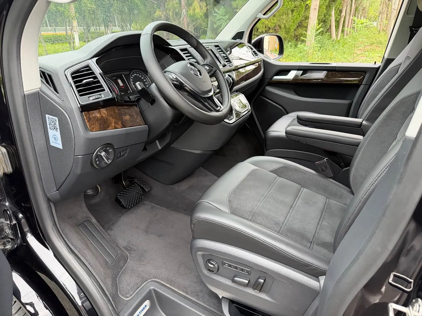 Volkswagen Multivan 2017 — Photo 12/20