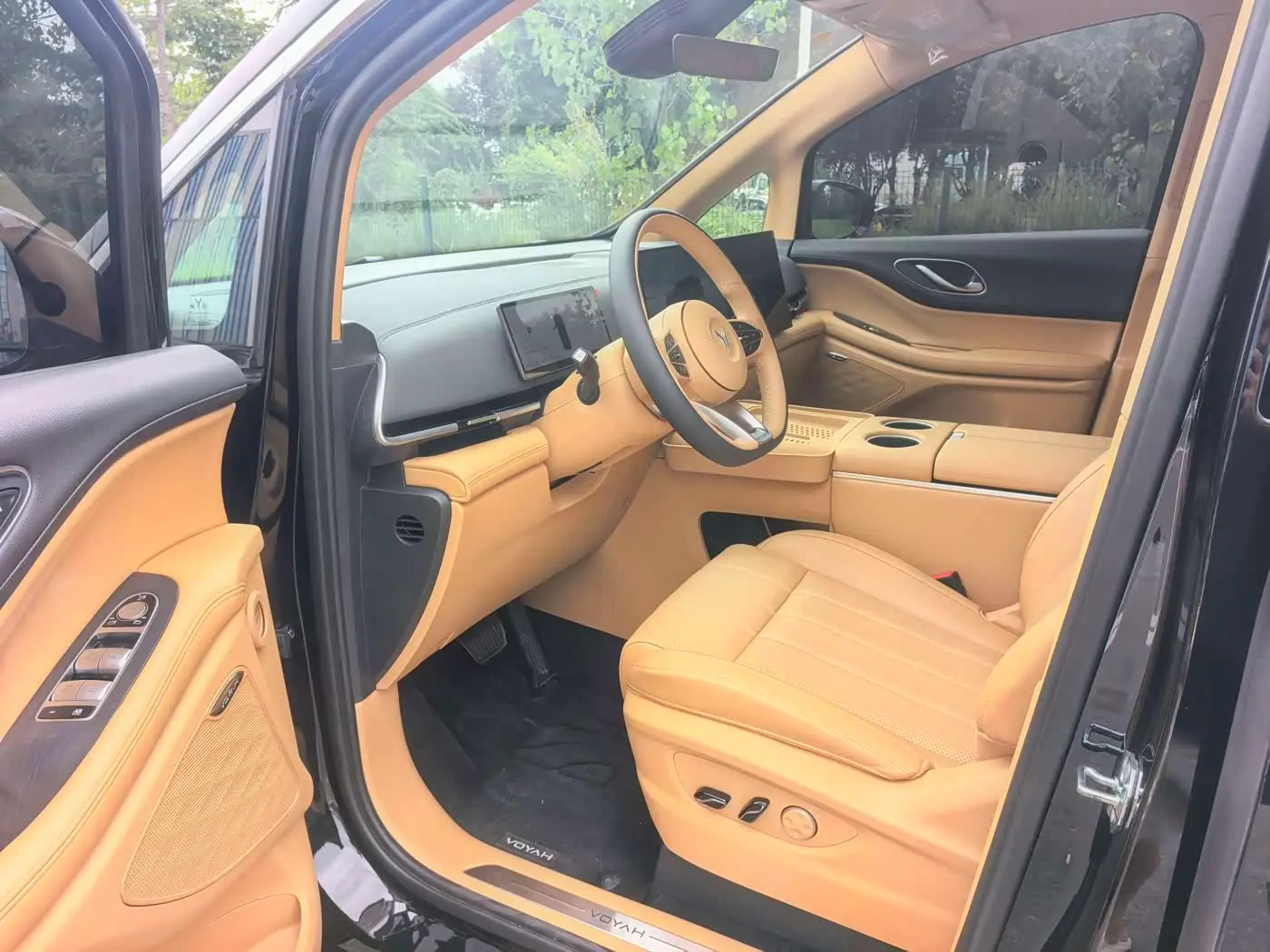 Voyah Auto Voyah Dreamer 2026 — Photo 8/17