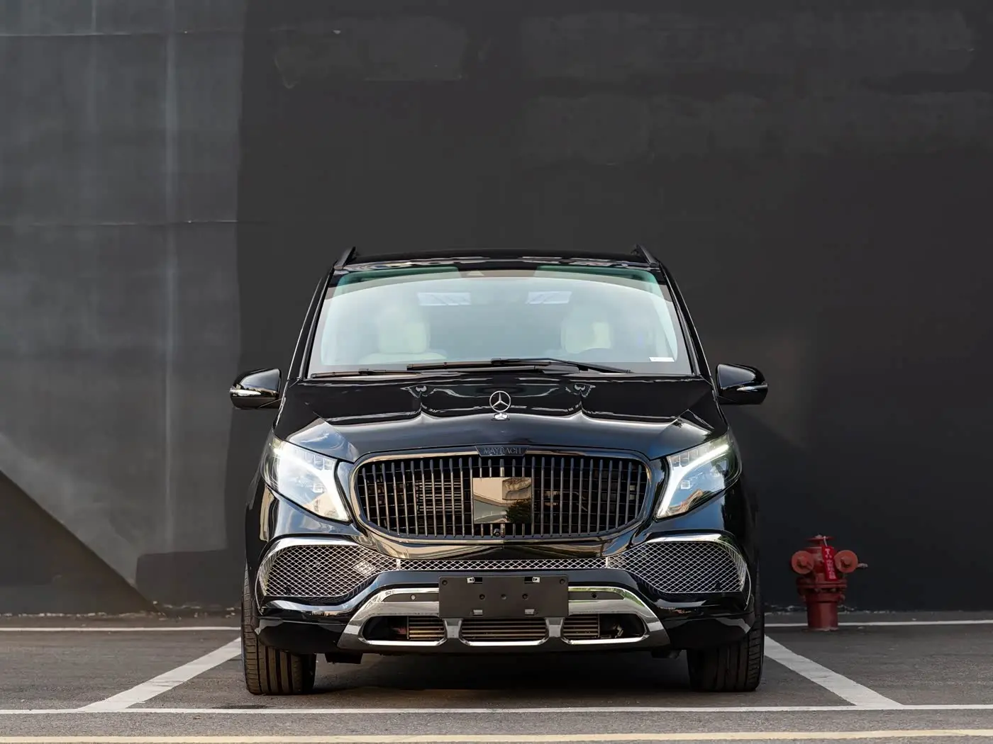 Mercedes-Benz V-Class 2024 — Photo 2/16
