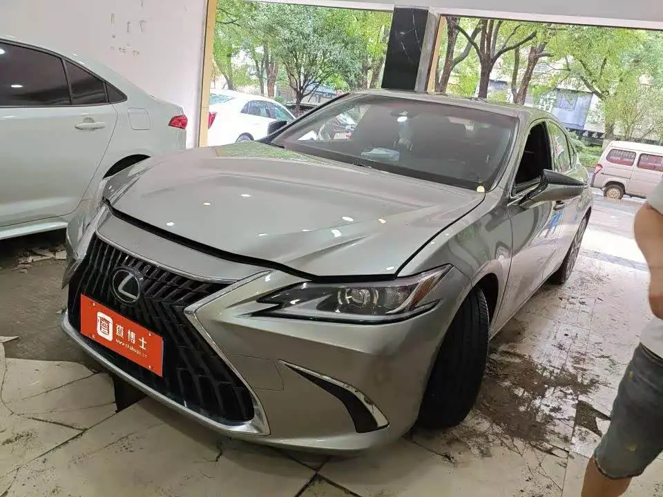 Lexus ES, 2022