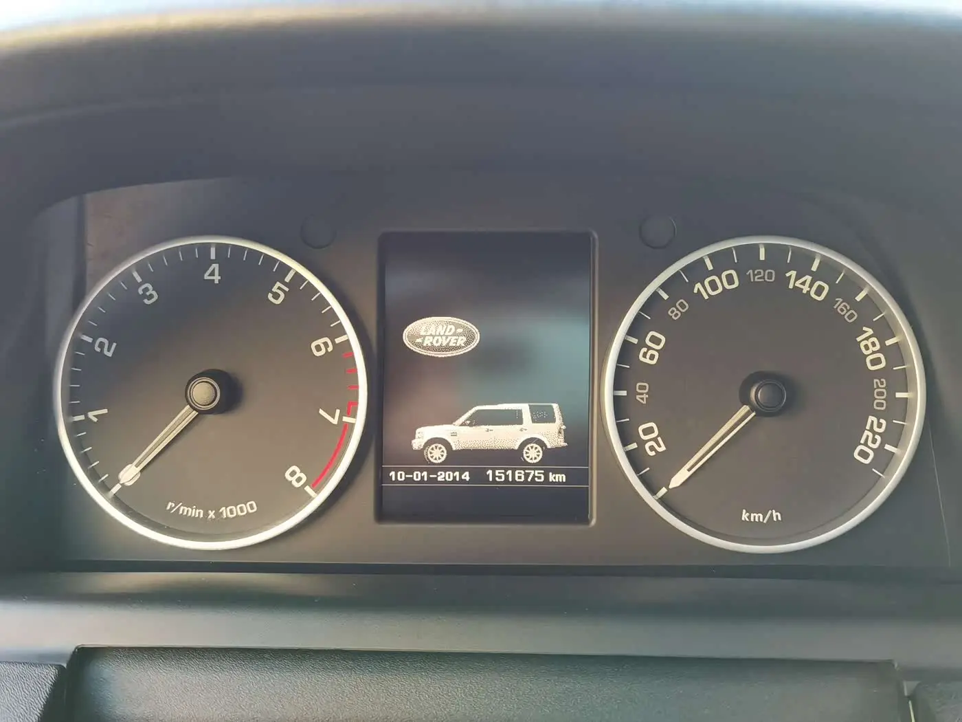 Land Rover Discovery 2016 — Photo 14/17