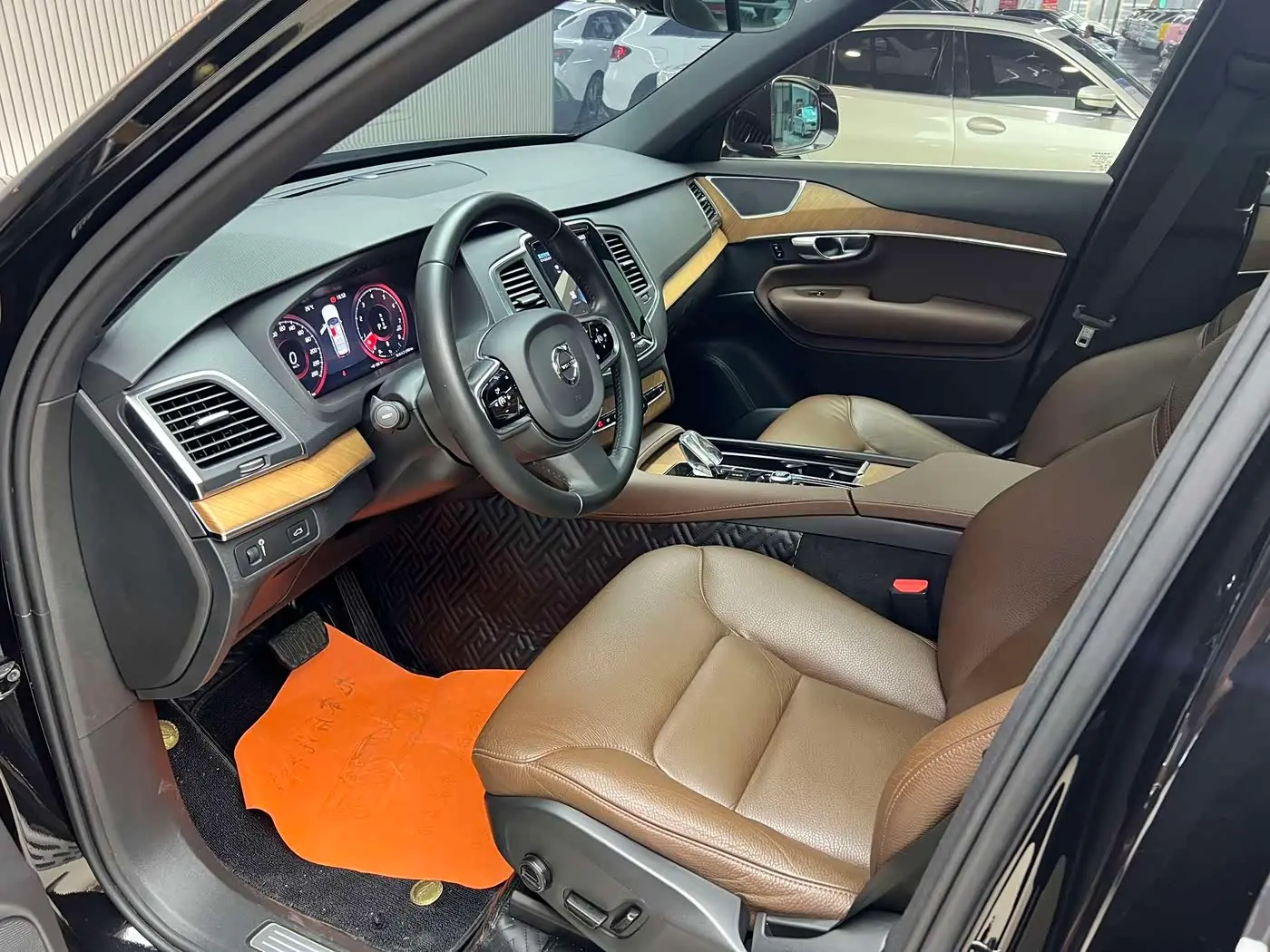 Volvo XC90 2020 — Şəkil 2/20