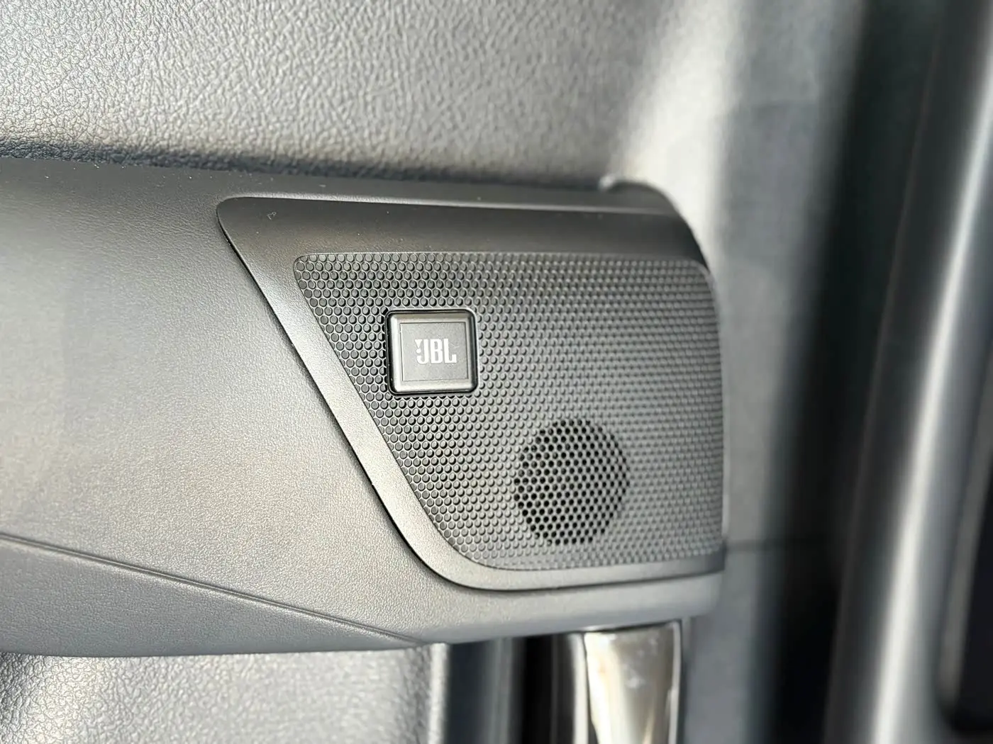 Toyota Alphard 2018 — Şəkil 18/20