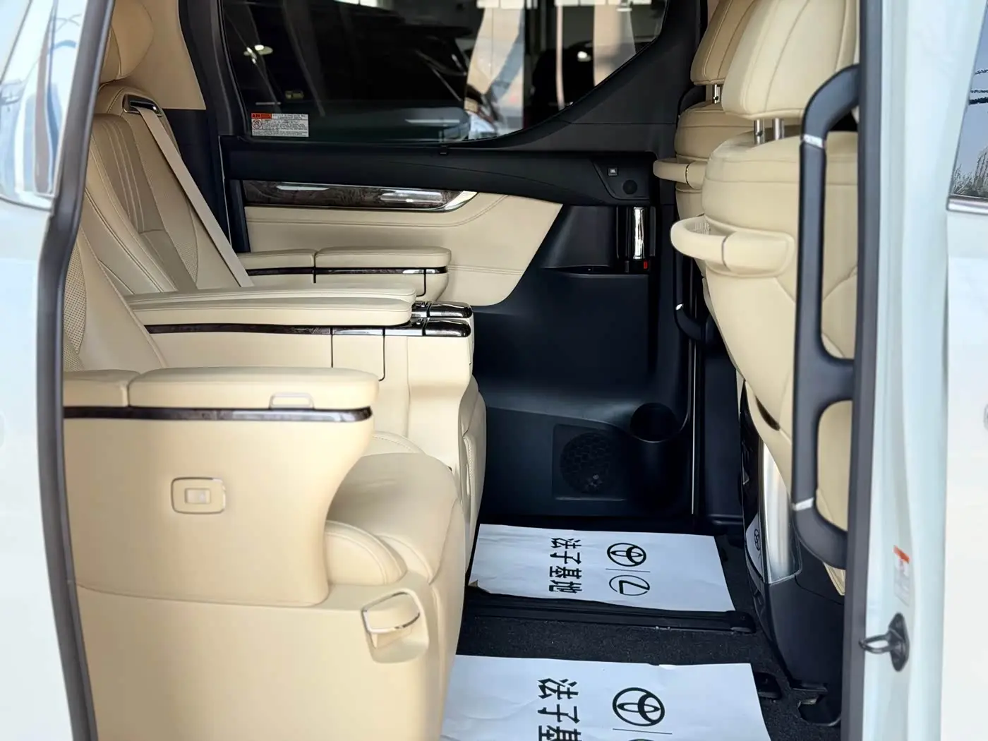 Toyota Alphard 2018 — Şəkil 14/20