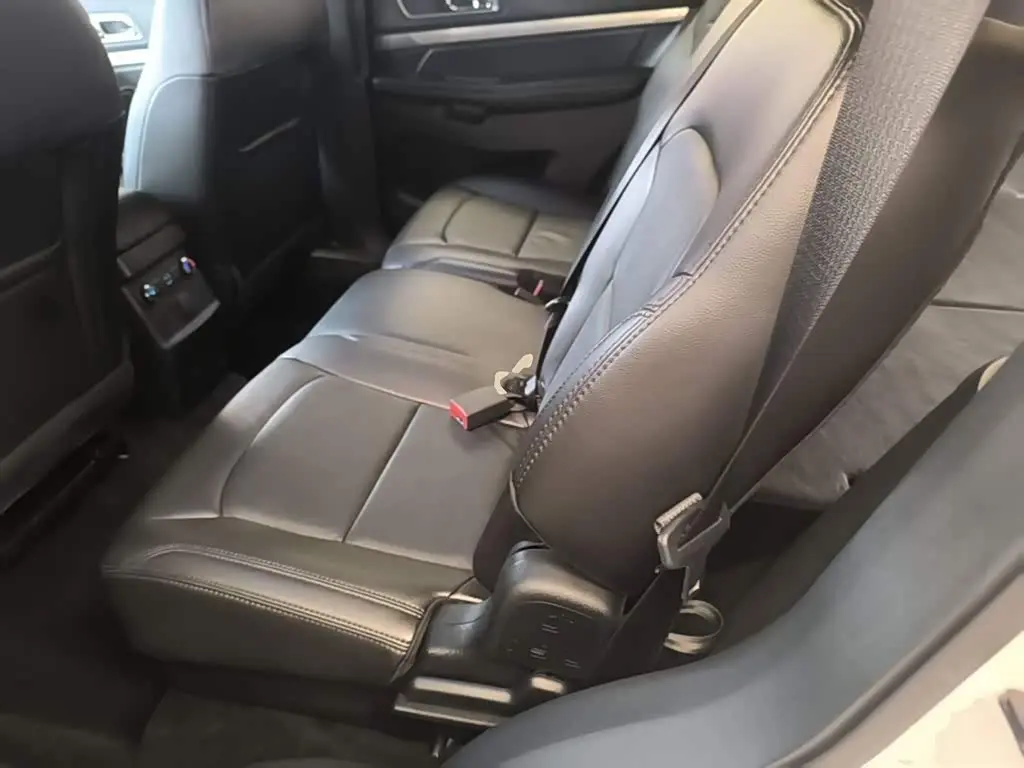 Ford Explorer 2020 — Фото 13/20