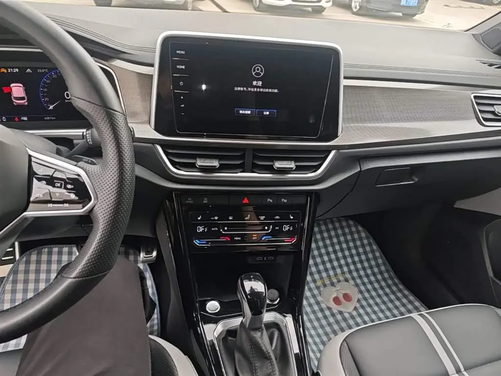 Volkswagen T-ROC 2023 — Photo 13/20