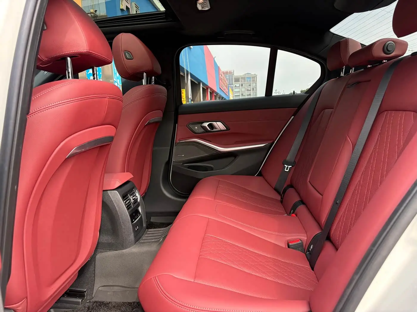 BMW 3 Series 2025 — Photo 13/20