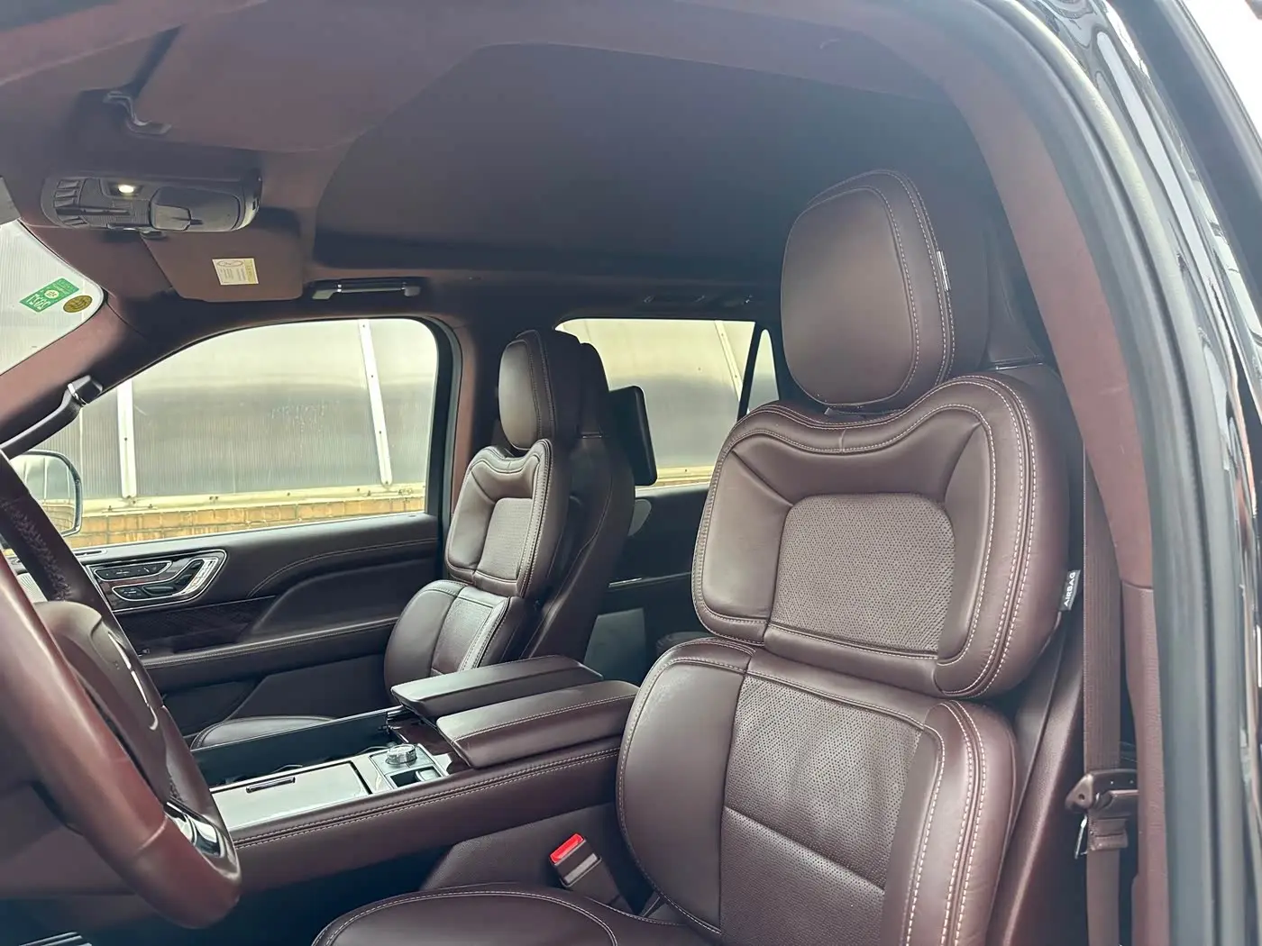 Lincoln Navigator 2021 — ფოტო 10/19