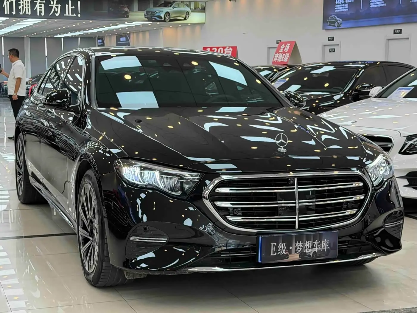 Mercedes-Benz E-Class 2025 — Photo 2/20