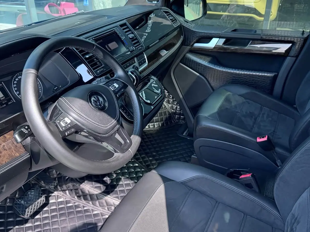 Volkswagen Multivan 2018 — Photo 10/20