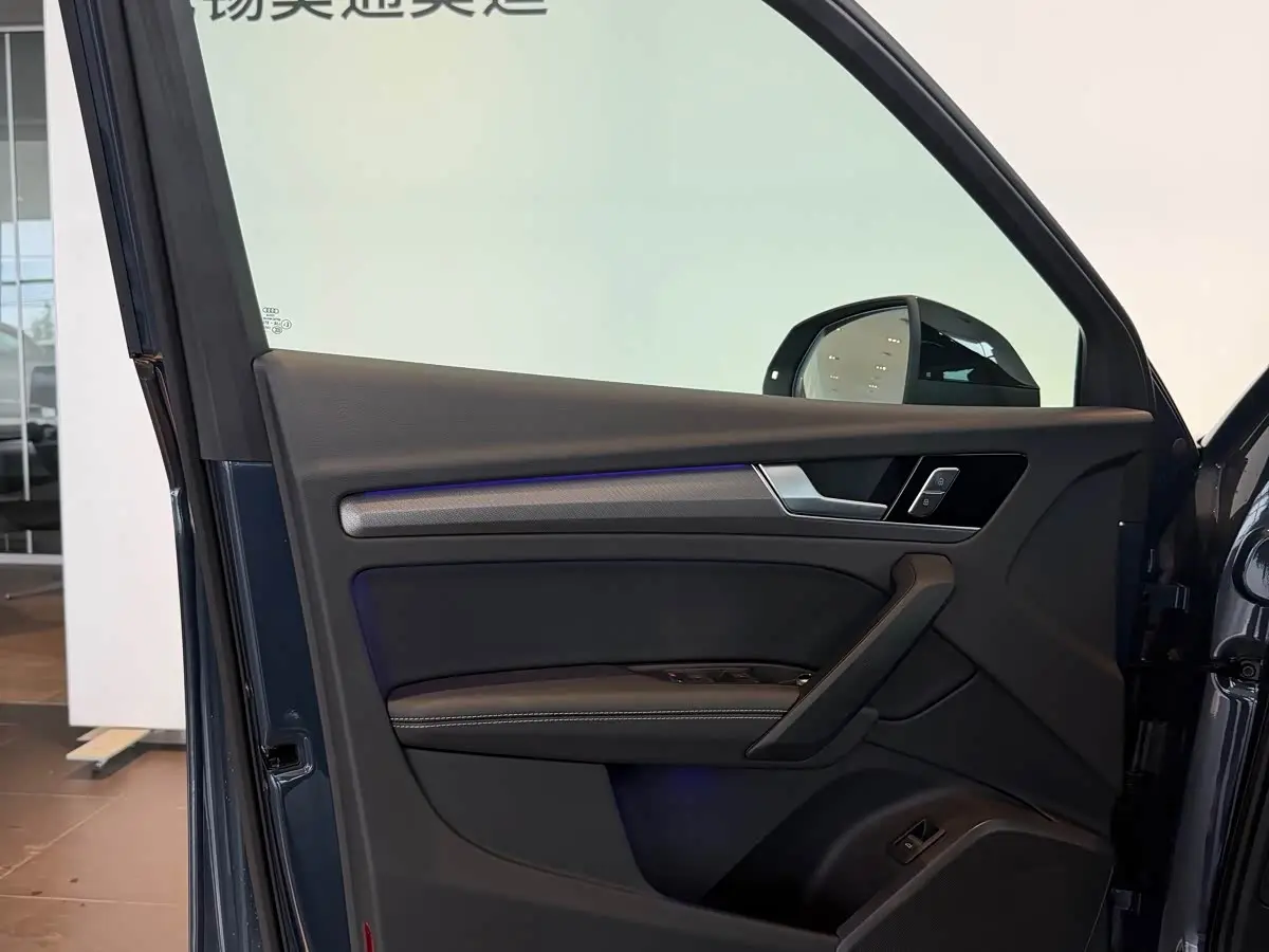 Audi Q5L 2025 — Photo 11/20