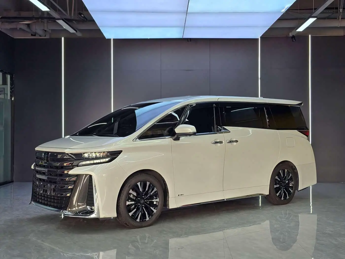 Toyota Vellfire 2023 — Şəkil 1/9
