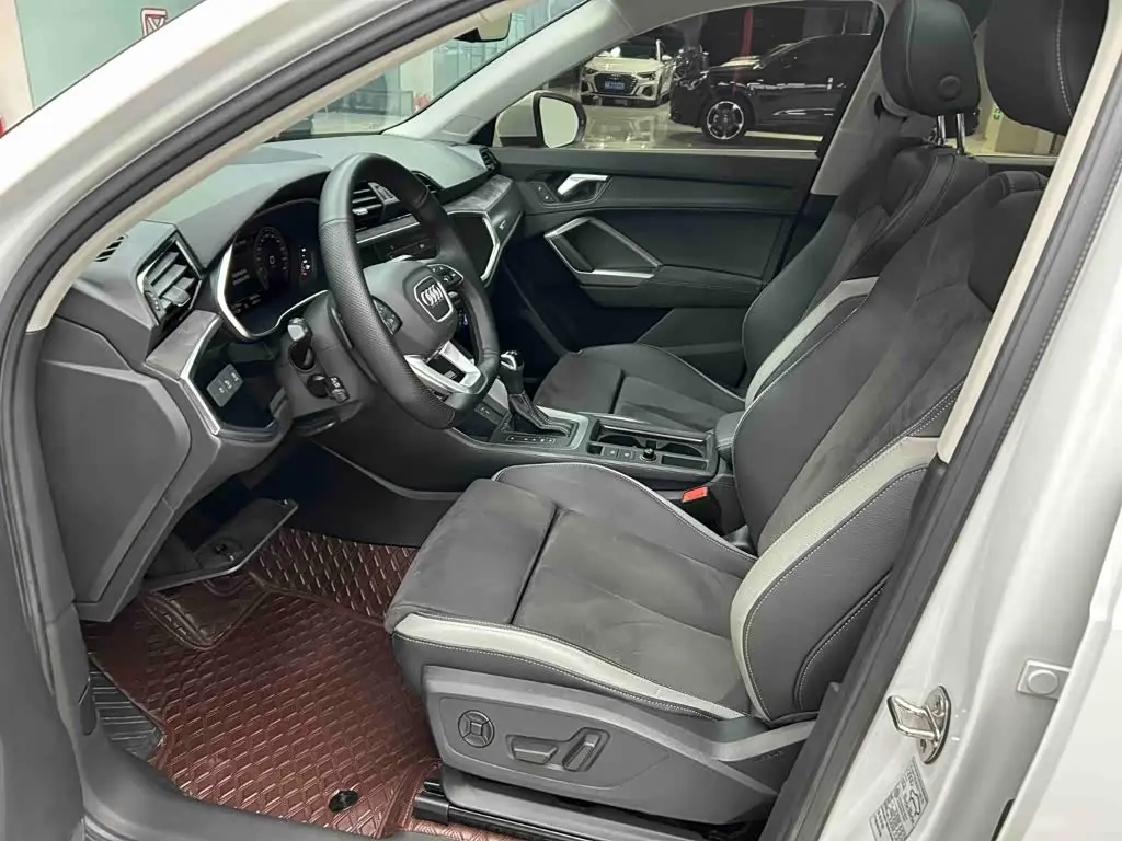 Audi Q3 2022 — Photo 16/20