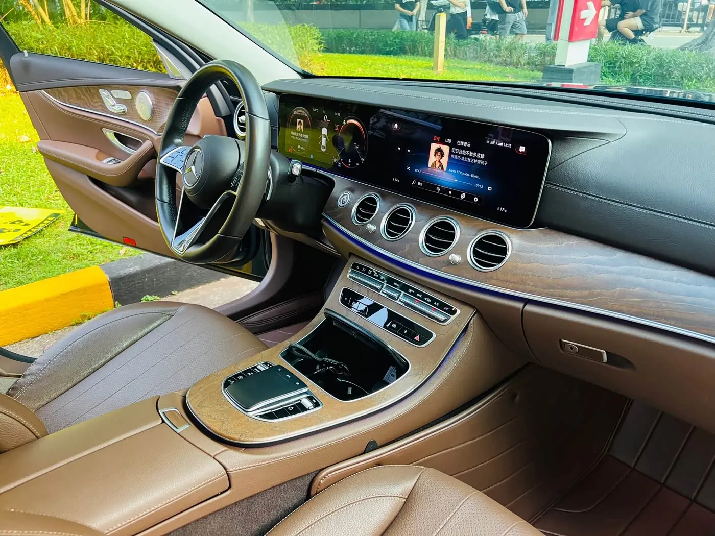 Mercedes-Benz E-Class 2021 — Фото 13/20