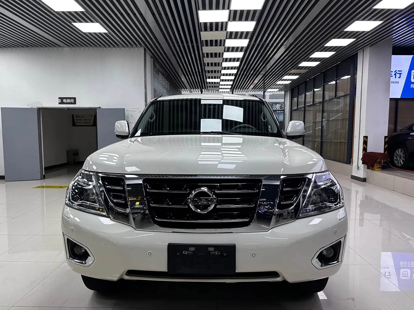 Nissan Patrol 2019 — Photo 2/19