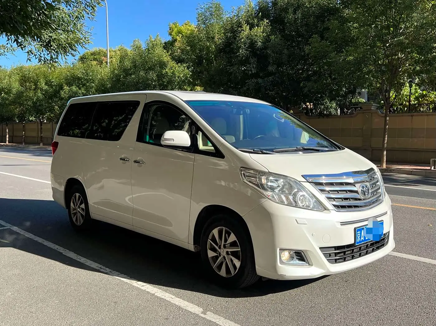 Toyota Alphard 2014 — Photo 3/9