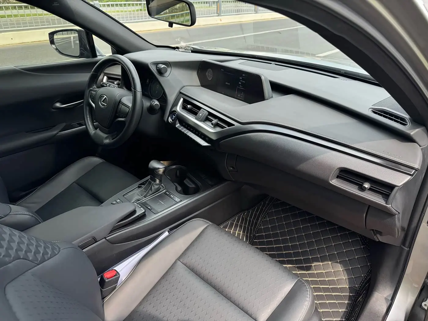 Lexus UX 2020 — Фото 10/19