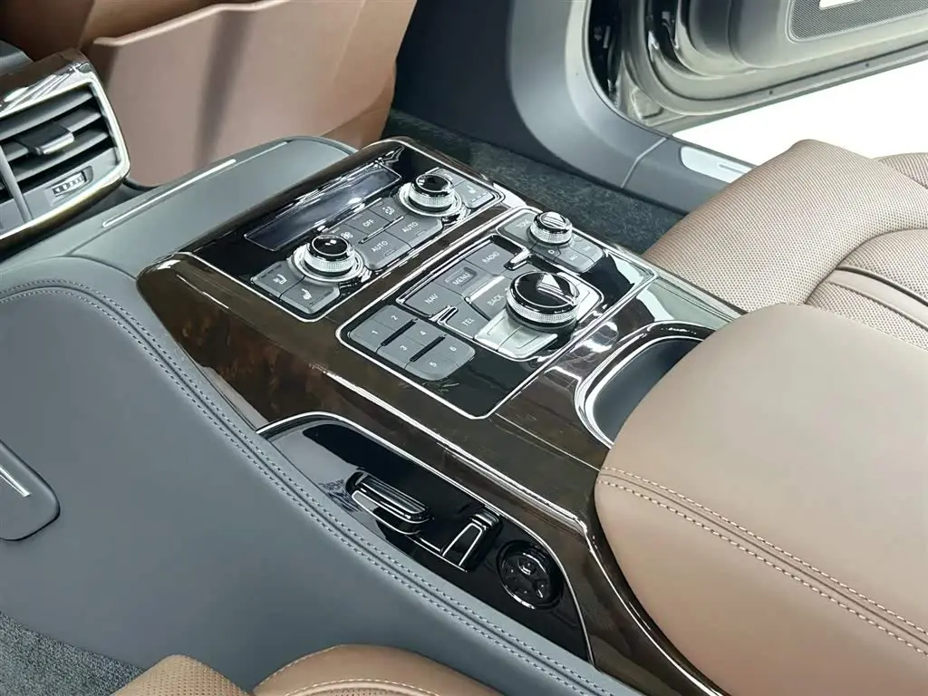 Audi A8 2015 — Фото 13/20
