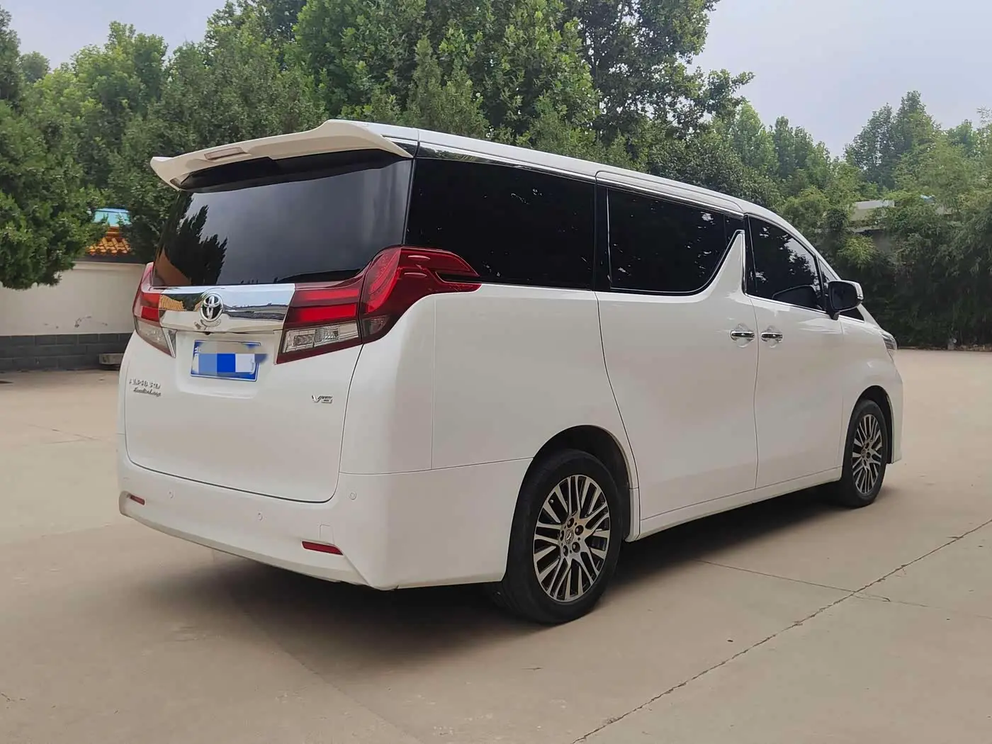 Toyota Alphard 2018 — Photo 4/16