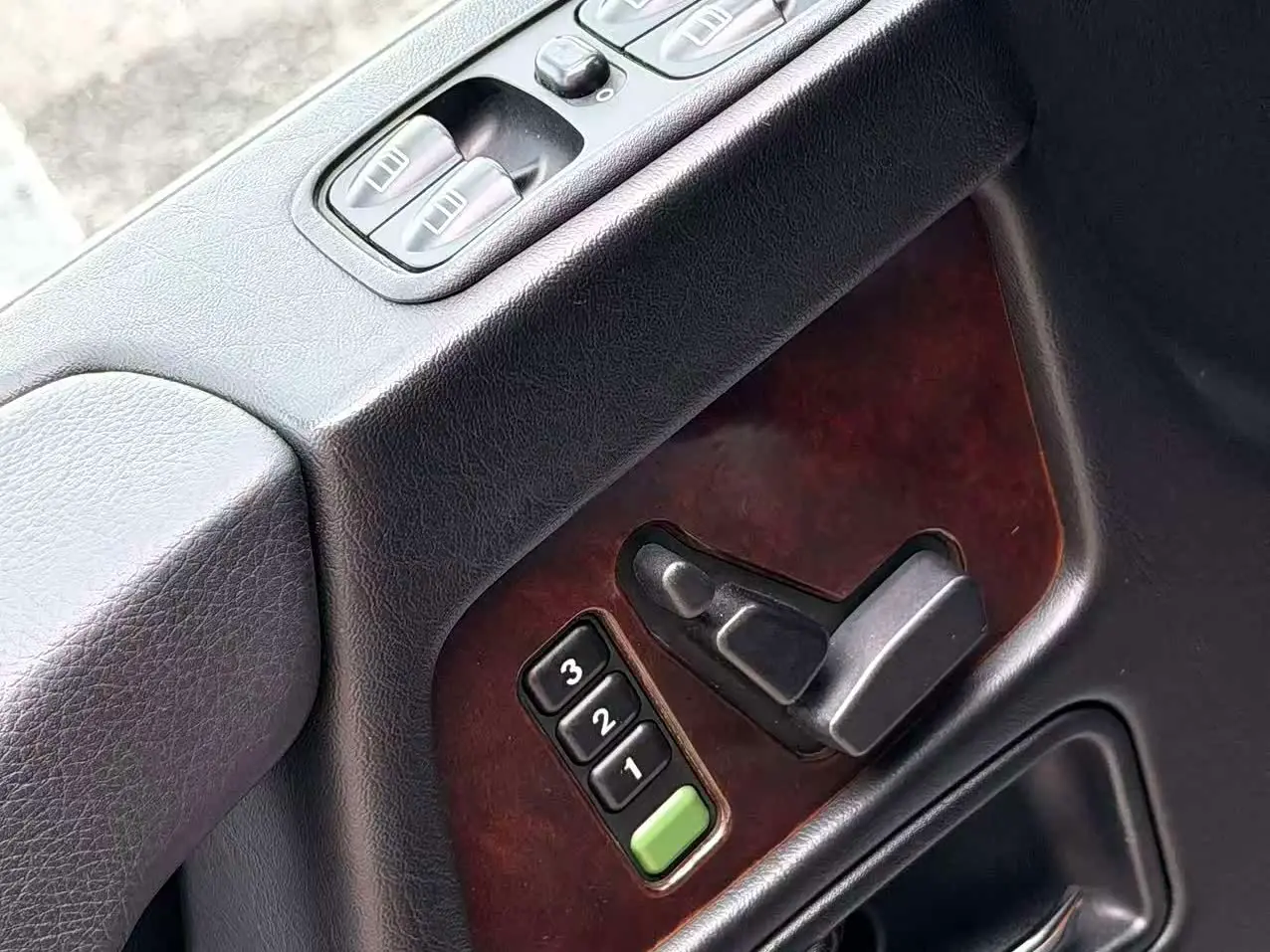 Mercedes-Benz G-Class 2011 — Şəkil 12/18
