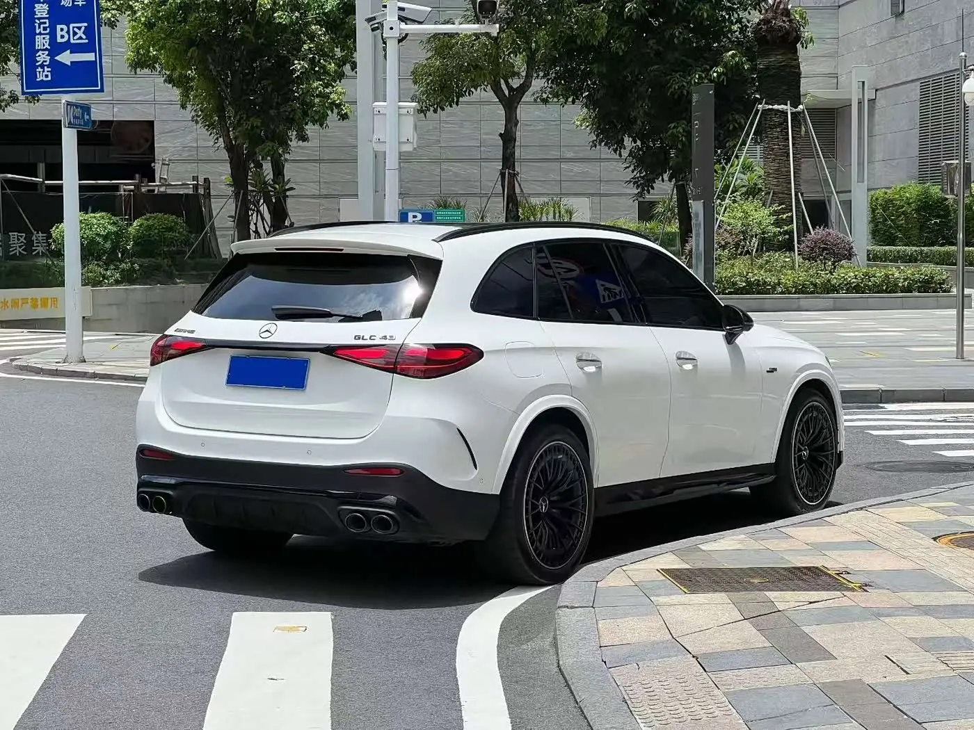 Mercedes-Benz GLC AMG 2026 — Photo 9/9