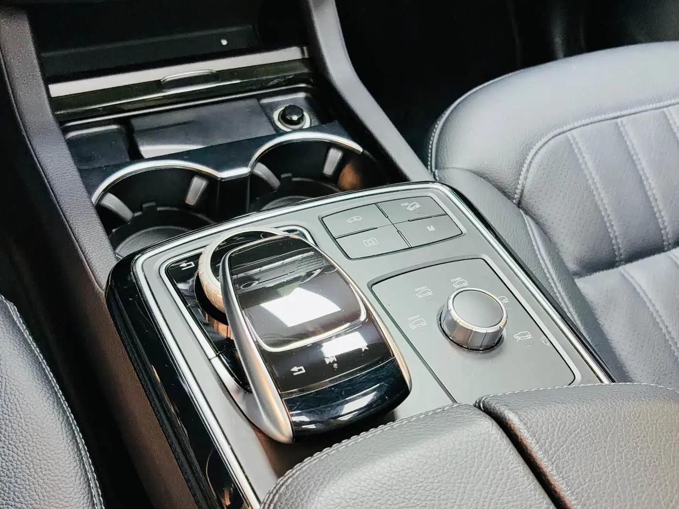 Mercedes-Benz GLS 2018 — Photo 13/20