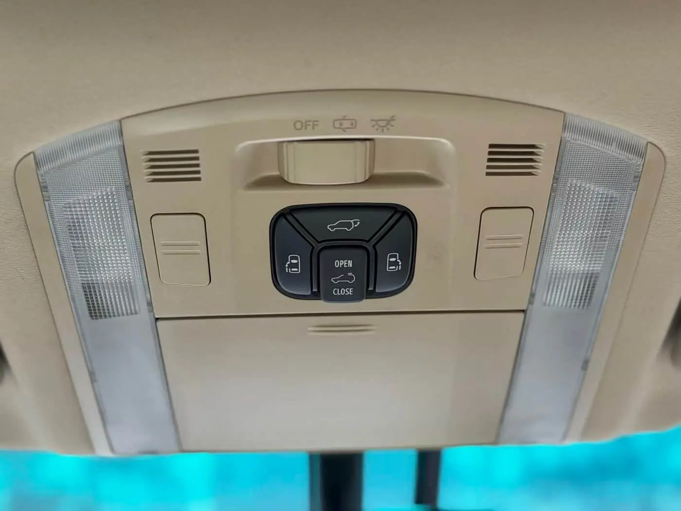 Toyota Alphard 2015 — Şəkil 20/20