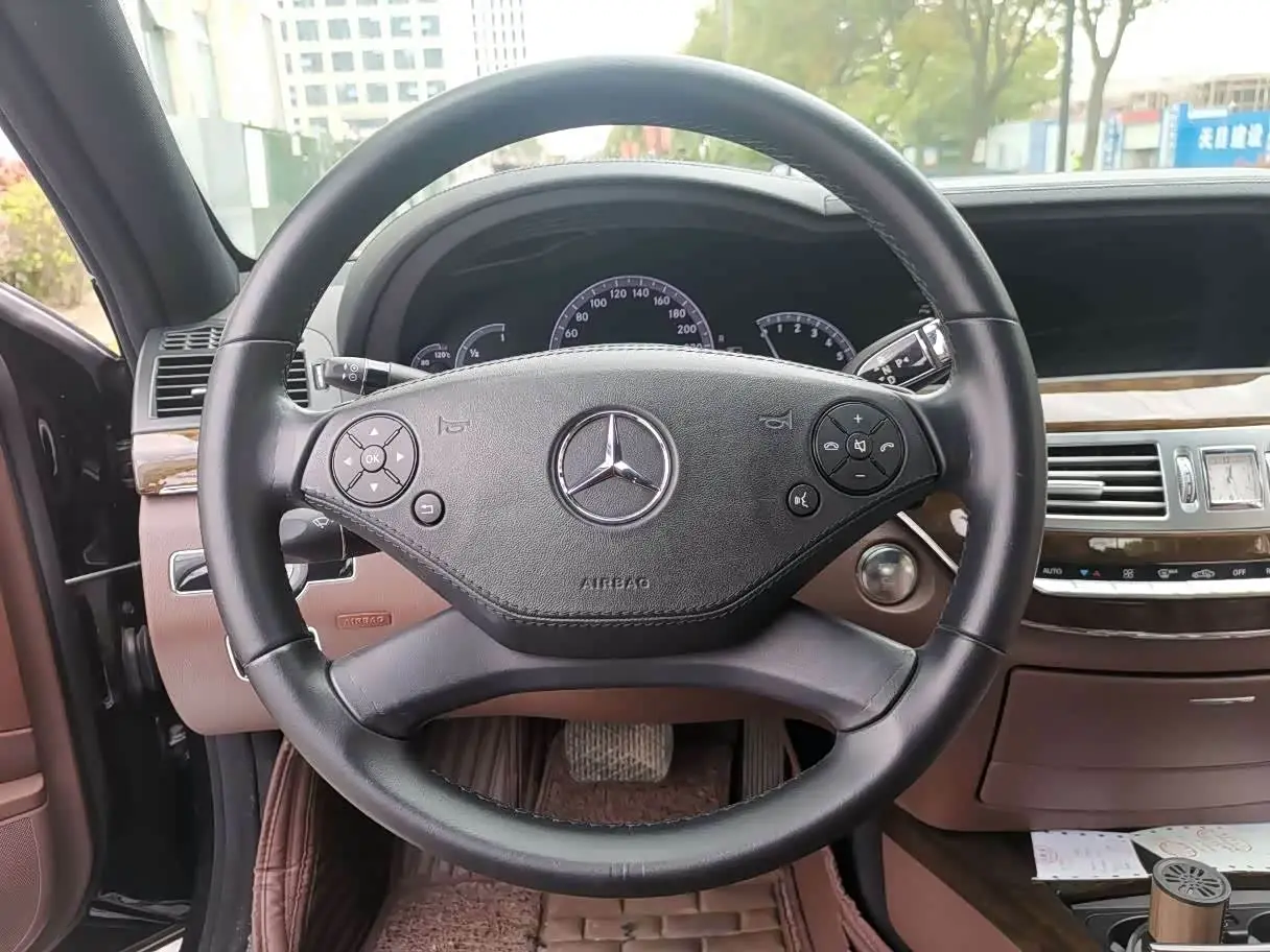 Mercedes-Benz S-Class 2013 — Photo 11/16