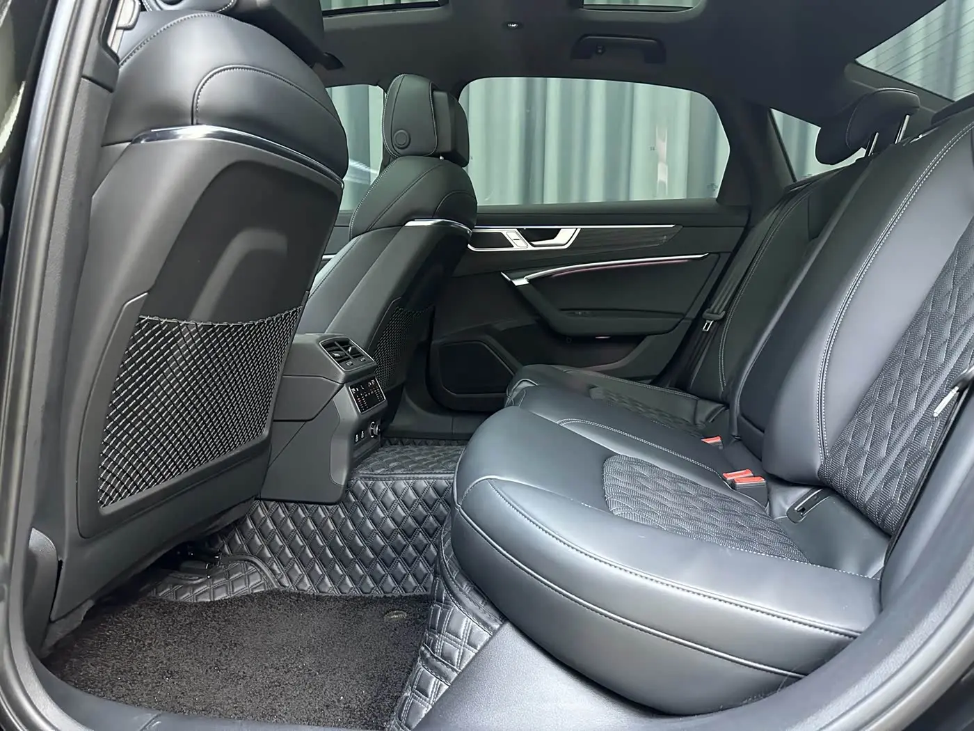 Audi A6L 2025 — Photo 12/20