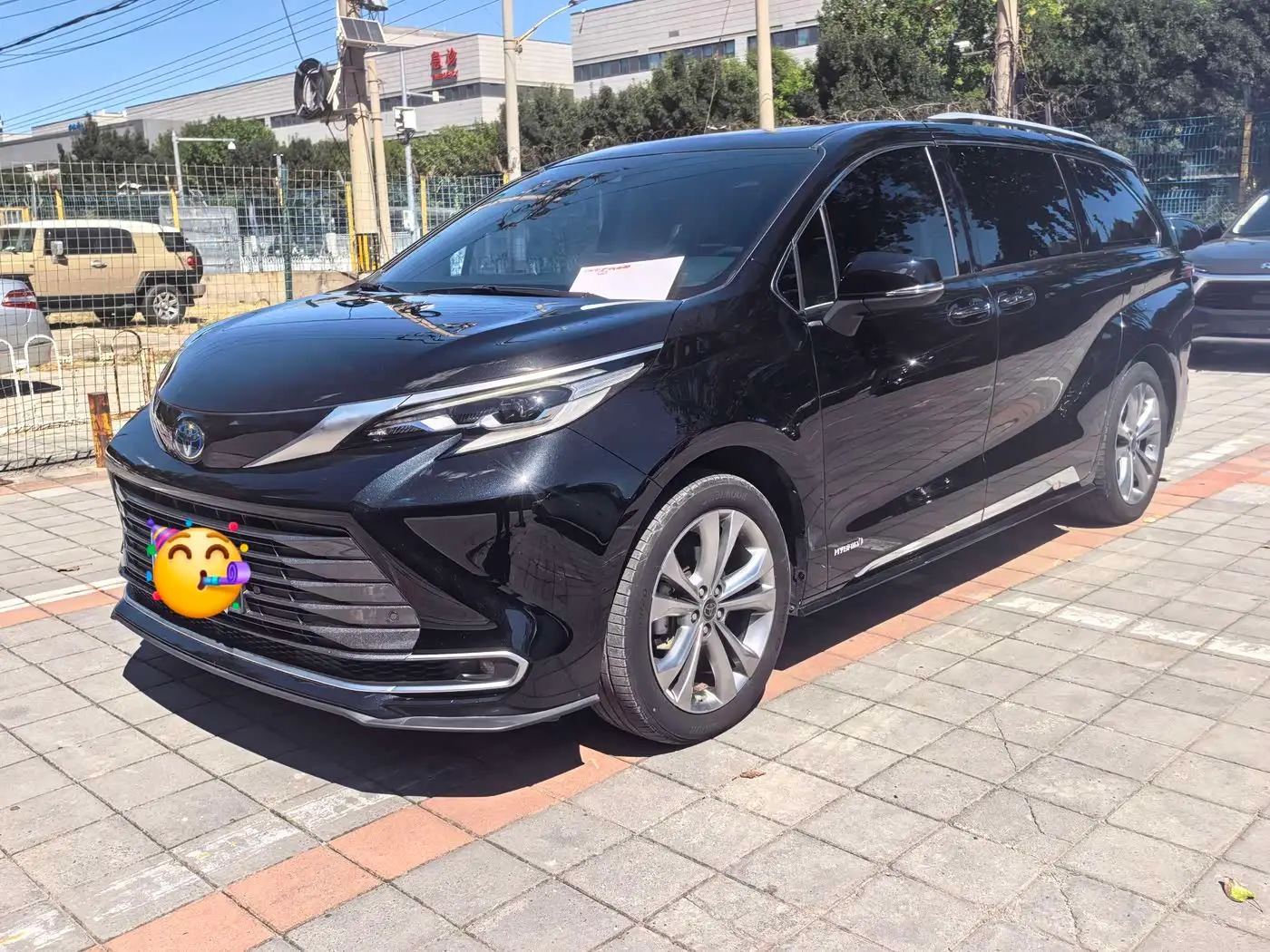Toyota Sienna 2023 — Фото 1/20