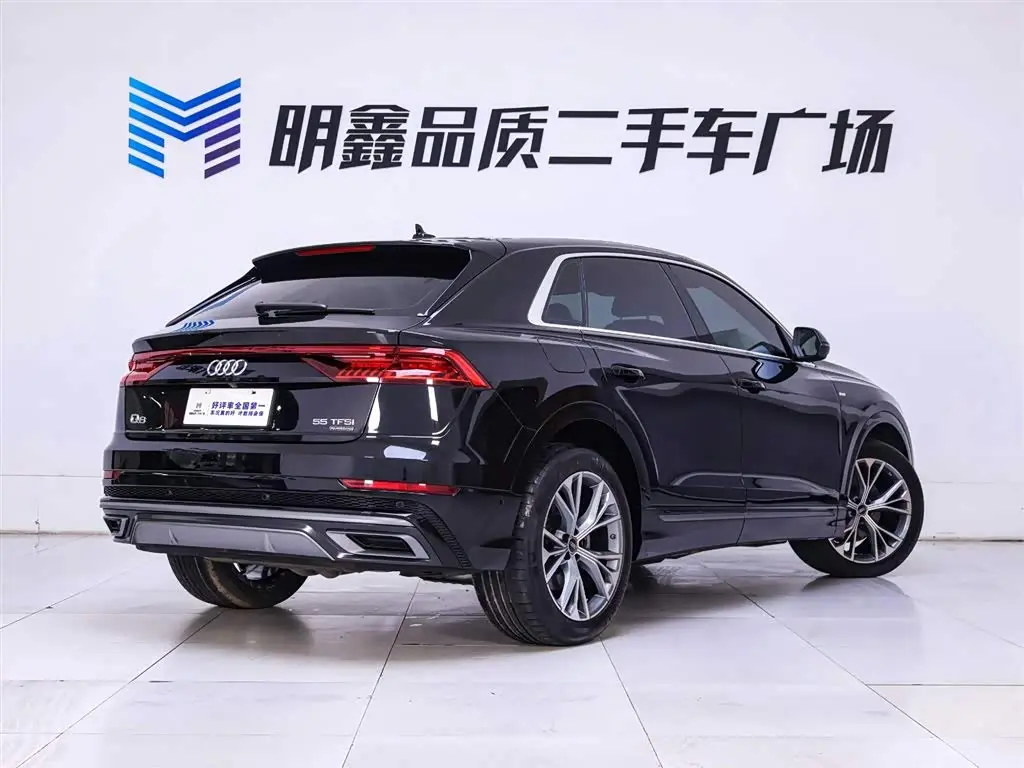 Audi Q8 2023 — Фото 7/20