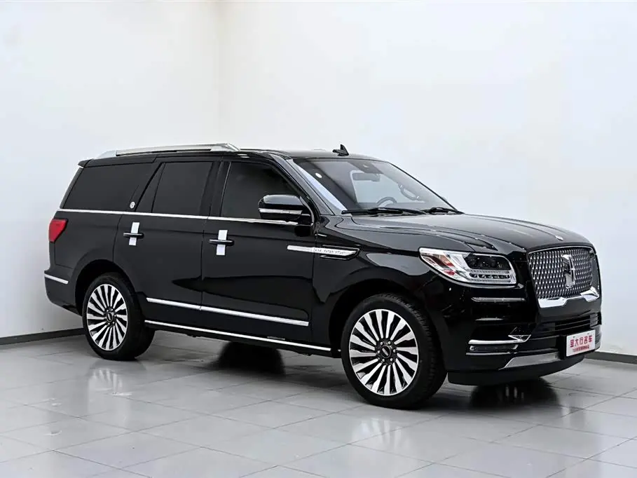 Lincoln Navigator 2020 — Photo 4/20