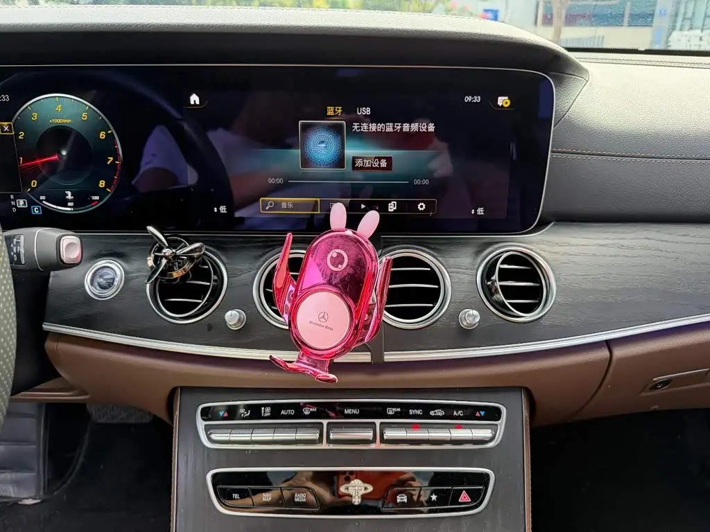Mercedes-Benz E-Class 2022 — Photo 9/14