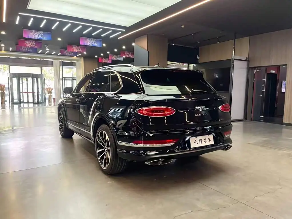 Bentley Bentayga 2021 — Фото 17/20