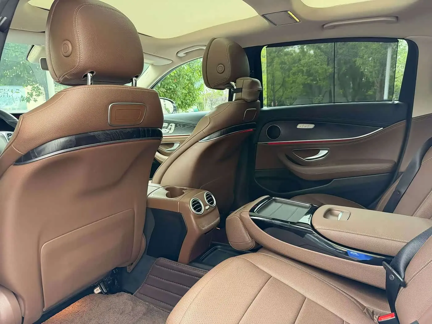 Mercedes-Benz E-Class 2017 — Photo 6/9