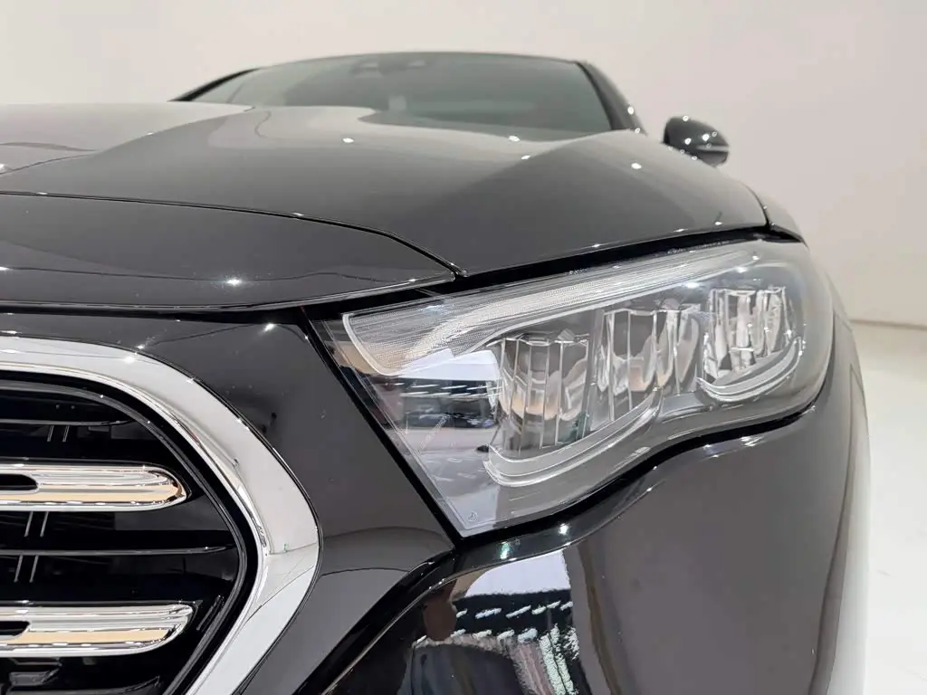 Mercedes-Benz E-Class 2025 — Photo 9/20