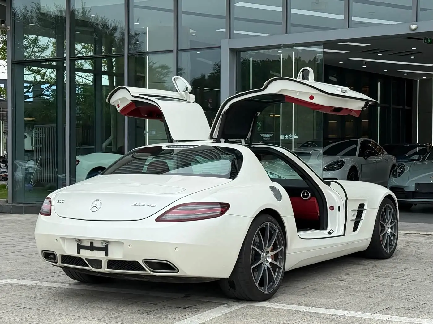 Mercedes-Benz SLS AMG 2011 — Фото 13/13
