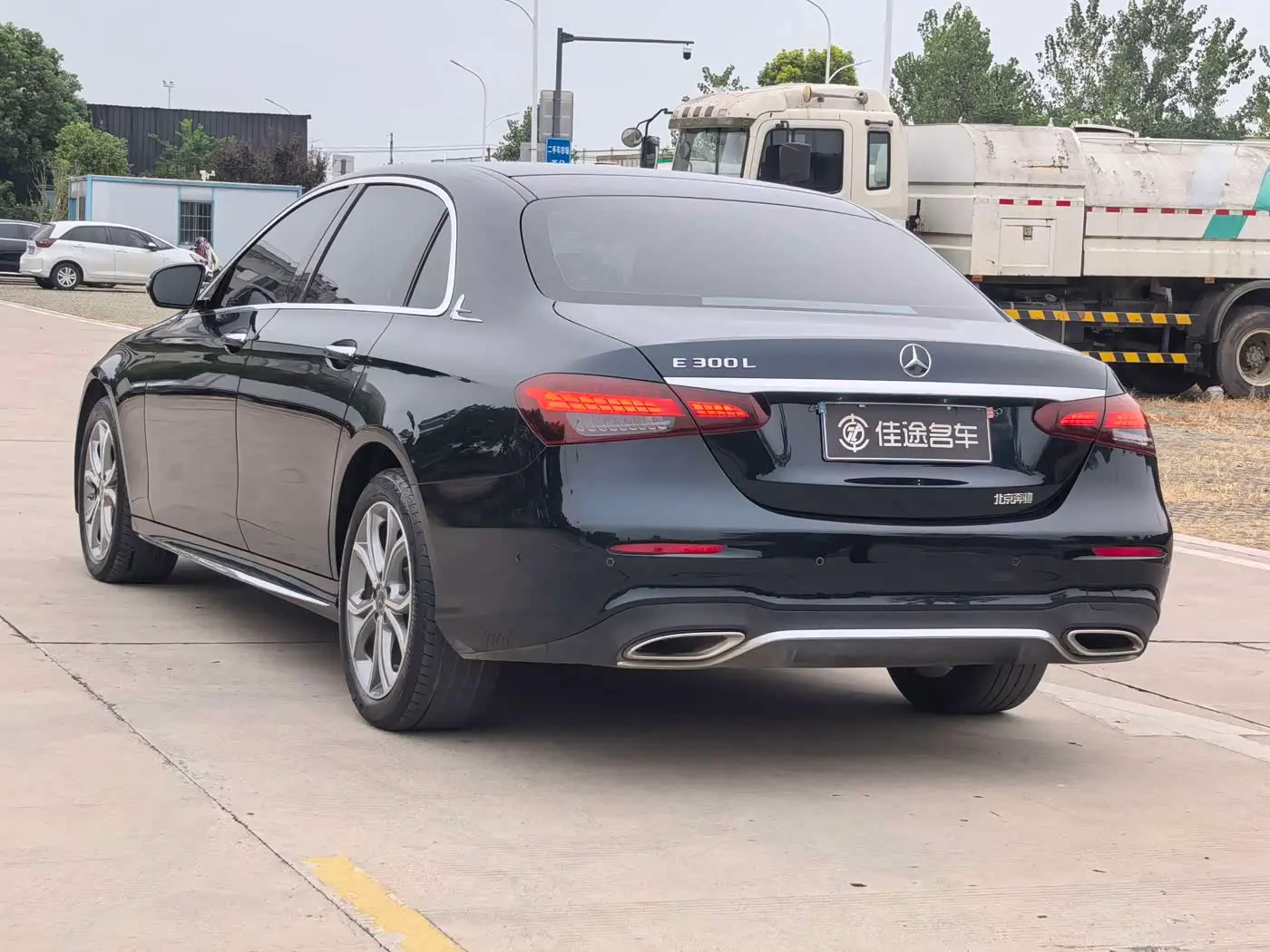 Mercedes-Benz E-Class 2023 — Photo 14/17