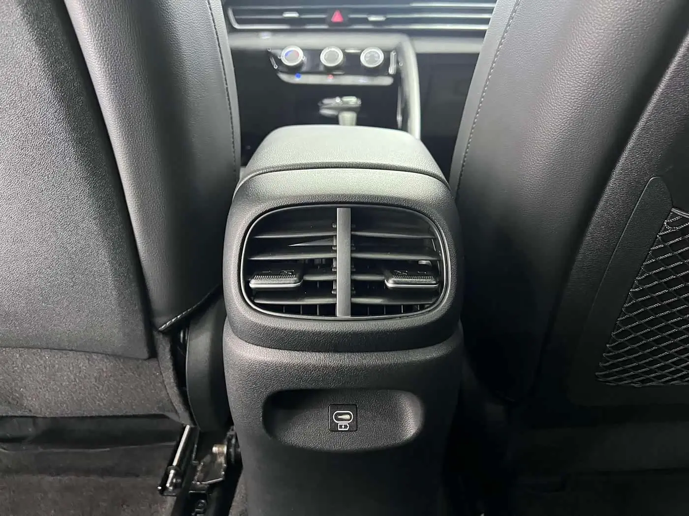 Hyundai Elantra 2023 — Photo 13/20