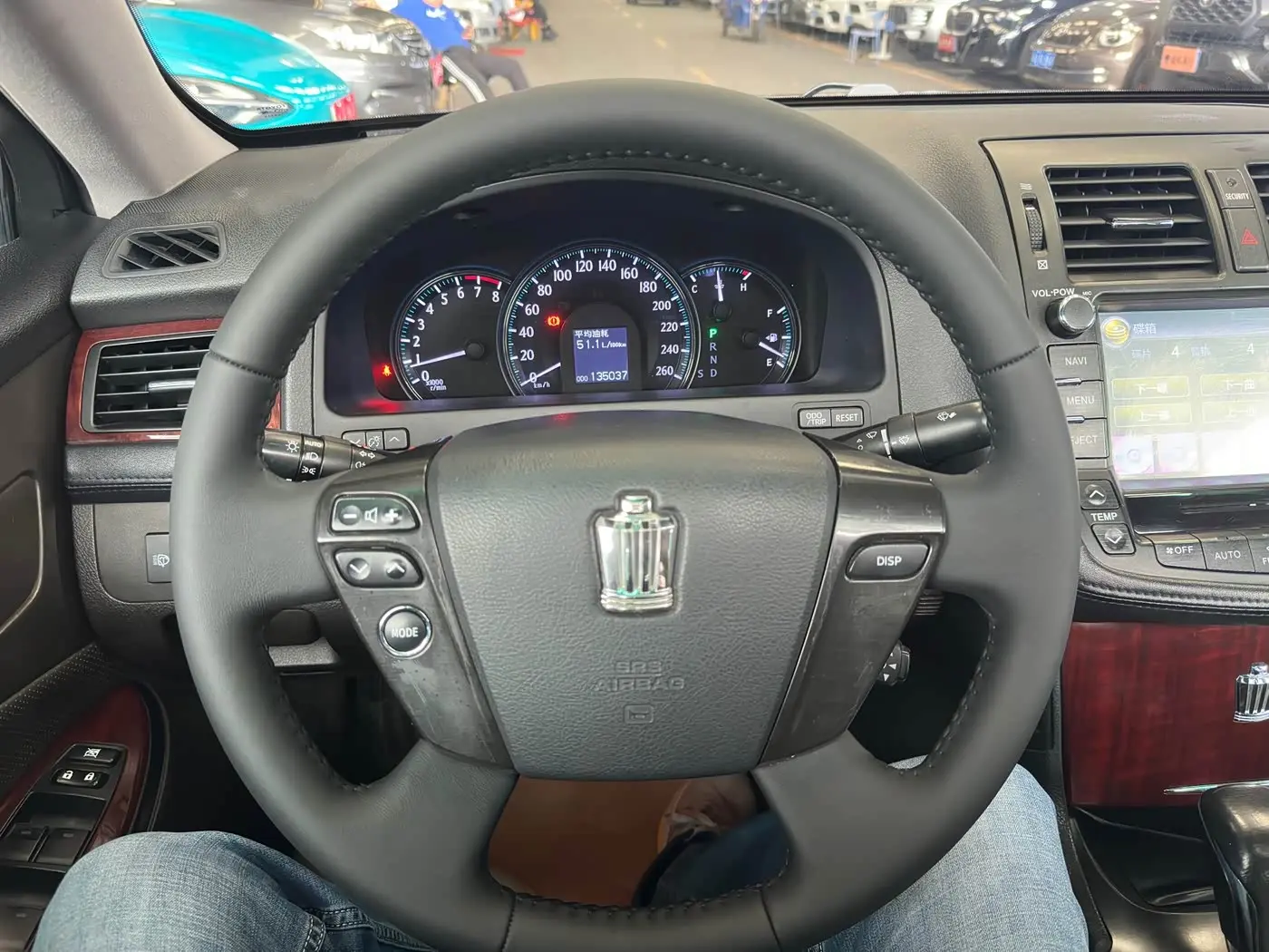 Toyota Crown 2012 — Şəkil 11/18