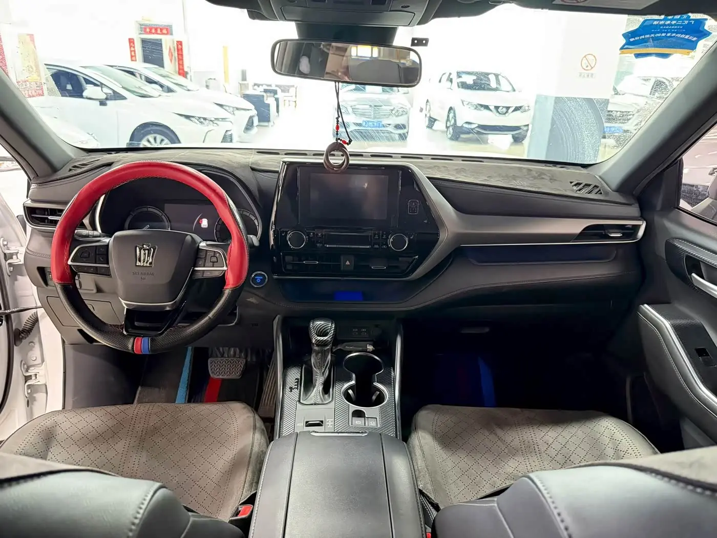Toyota Crown Kluger 2022 — Photo 5/9