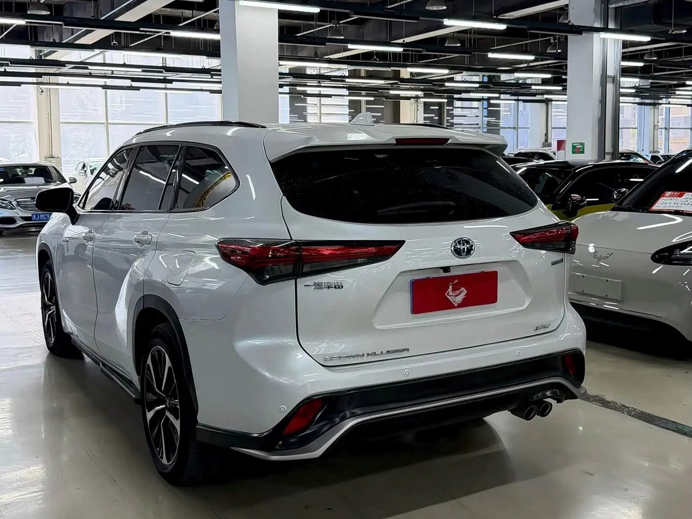 Toyota Crown Kluger 2022 — Photo 7/9