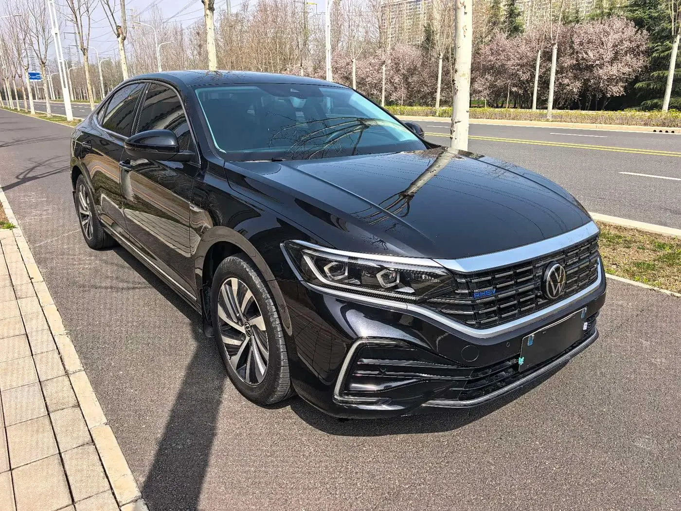 Volkswagen Passat New Energy 2022 — Фото 3/20