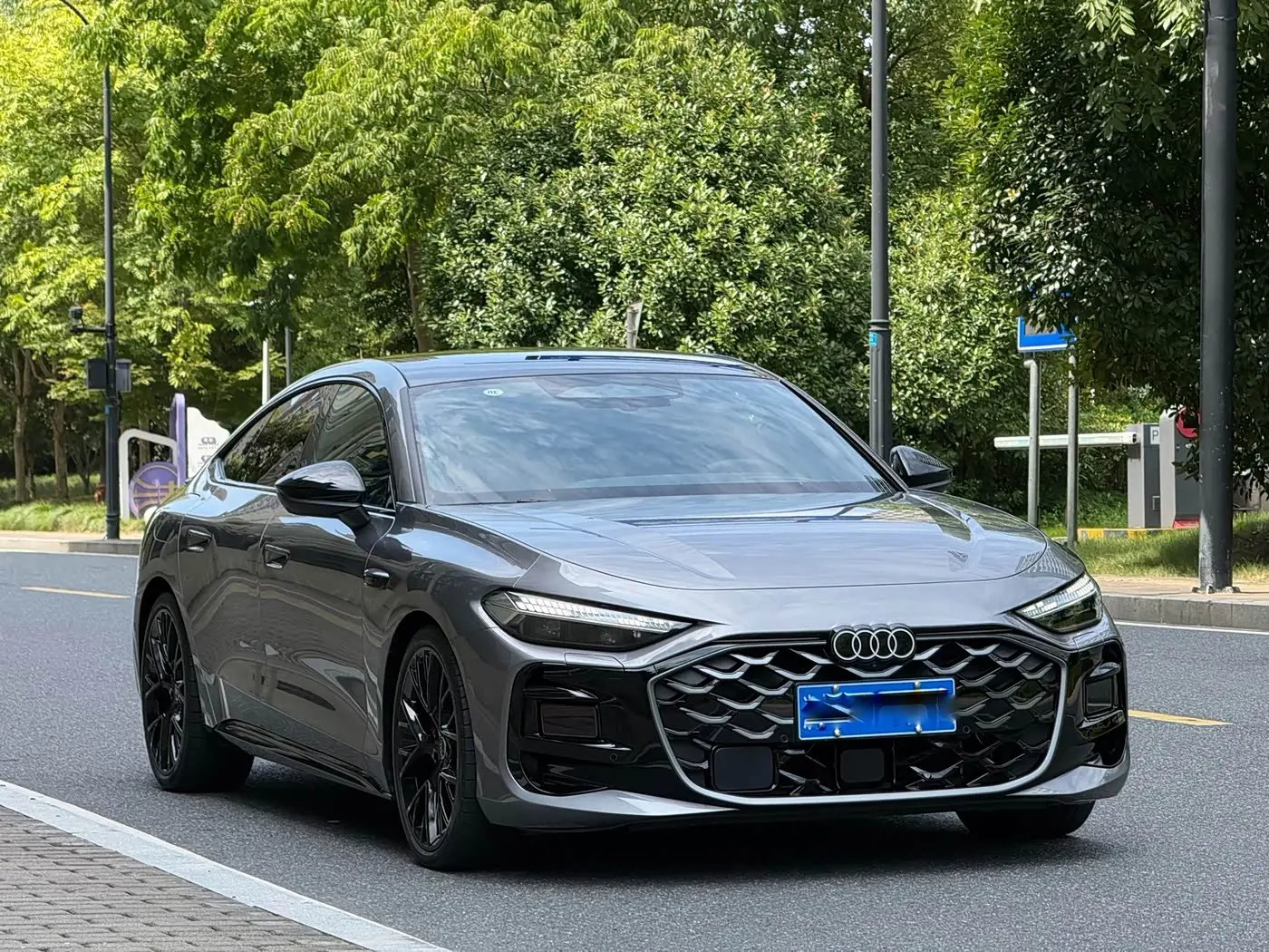 Audi A5L Sportback 2025 — Şəkil 17/18