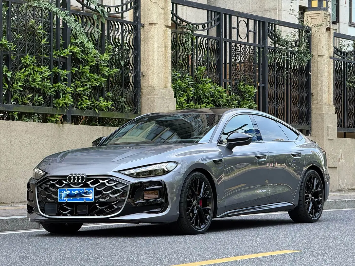 Audi A5L Sportback 2025 — Şəkil 1/18