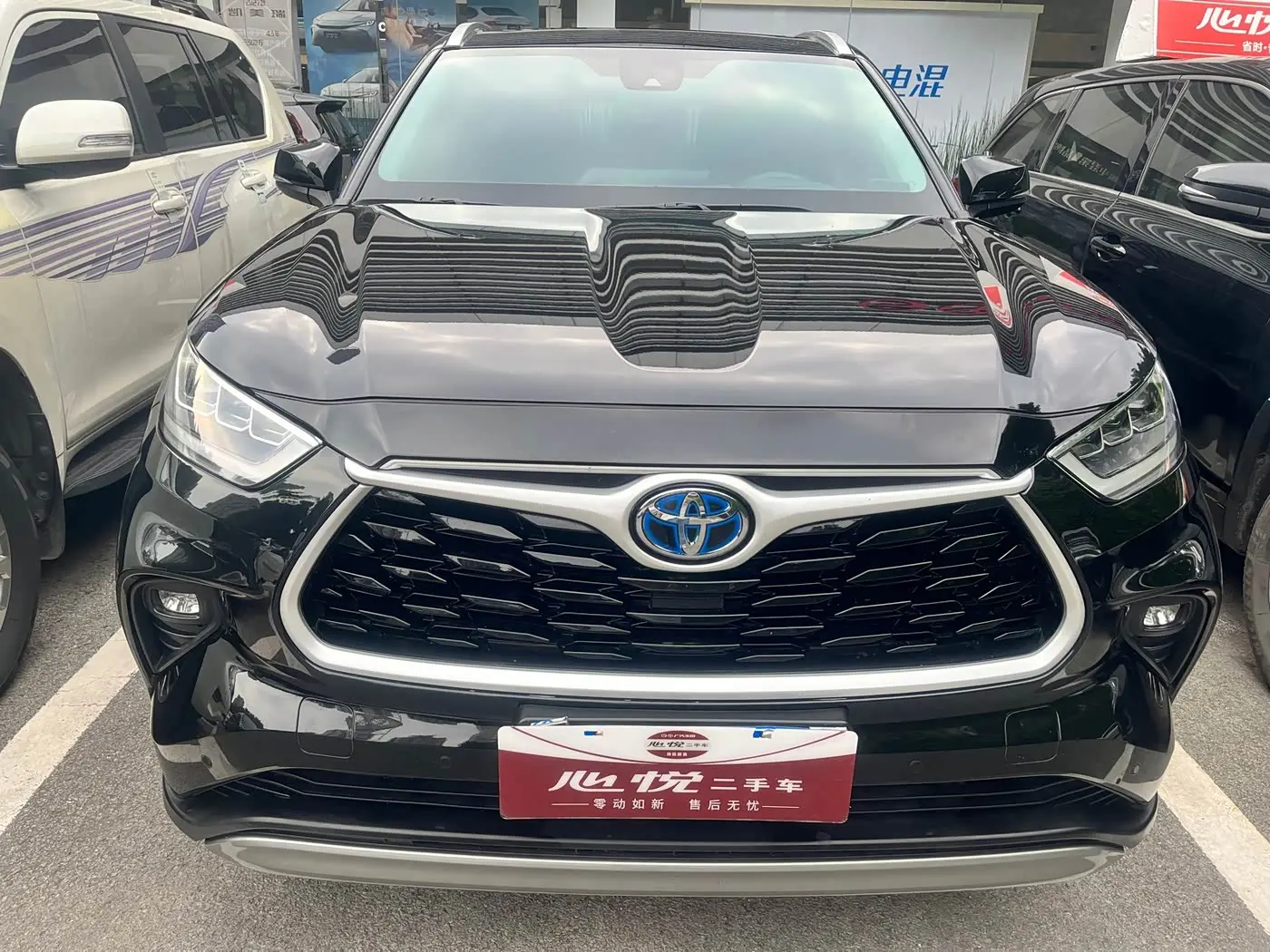 Toyota Highlander 2021 — Фото 2/10